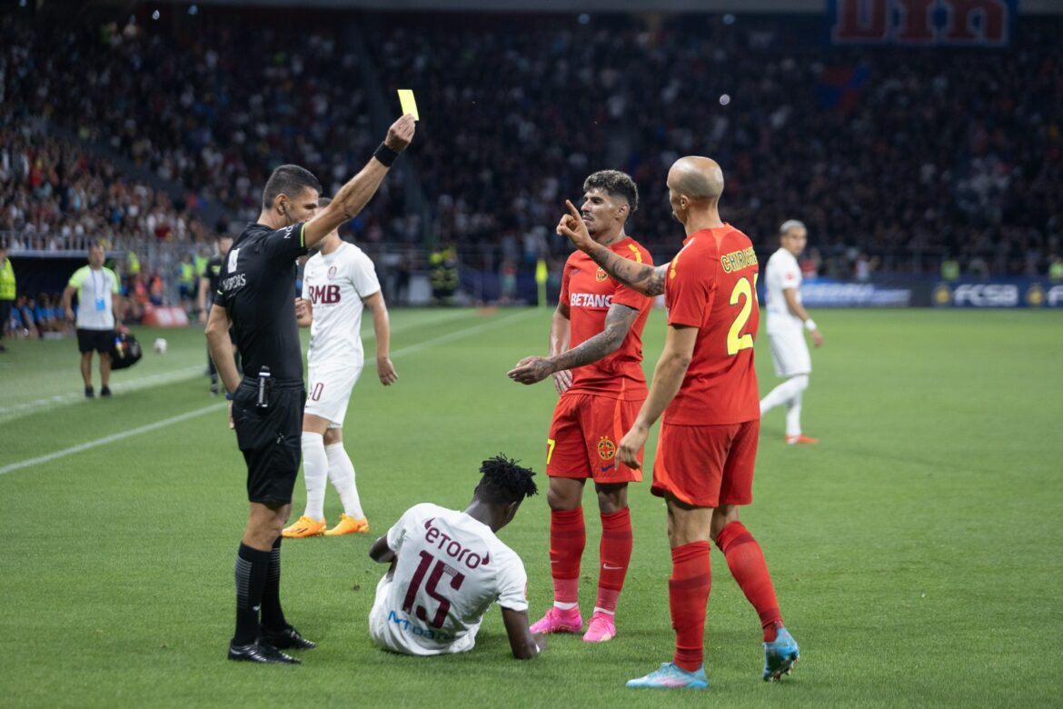 CFR Cluj, harde beschuldigingen voor scheidsrechter in de derby tegen FCSB: “Het is schadelijk voor het Roemeense voetbal, we zijn boos” | VIDEO