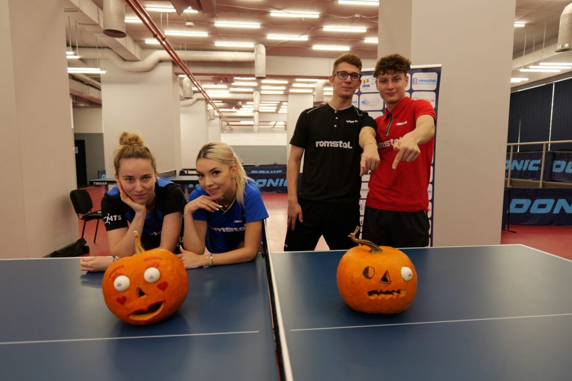 Tafel TENNIS kampioenen zijn klaar voor Halloween!